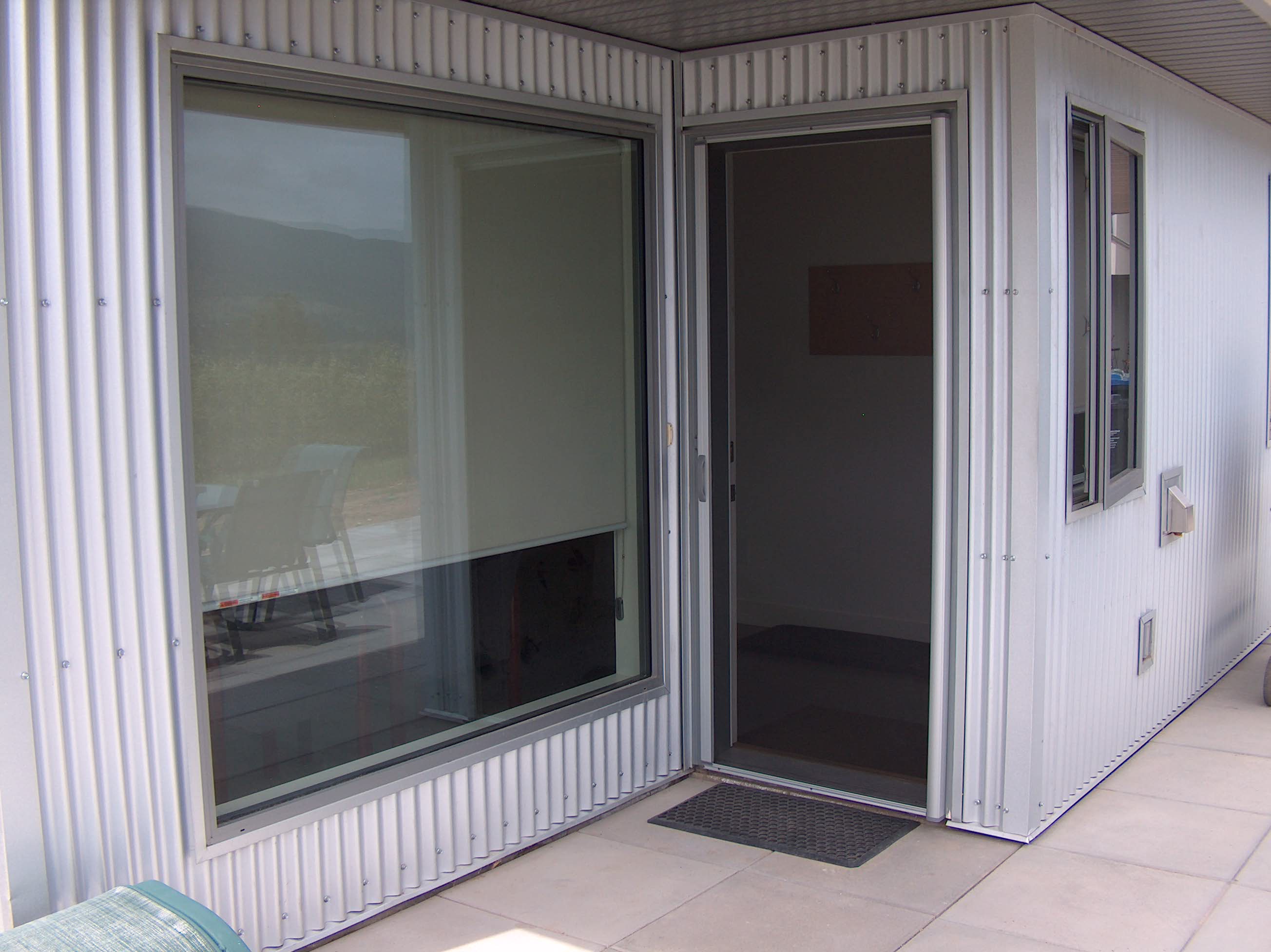 Retractable Screen (Annodized) | Okanagan Awnings and Screens